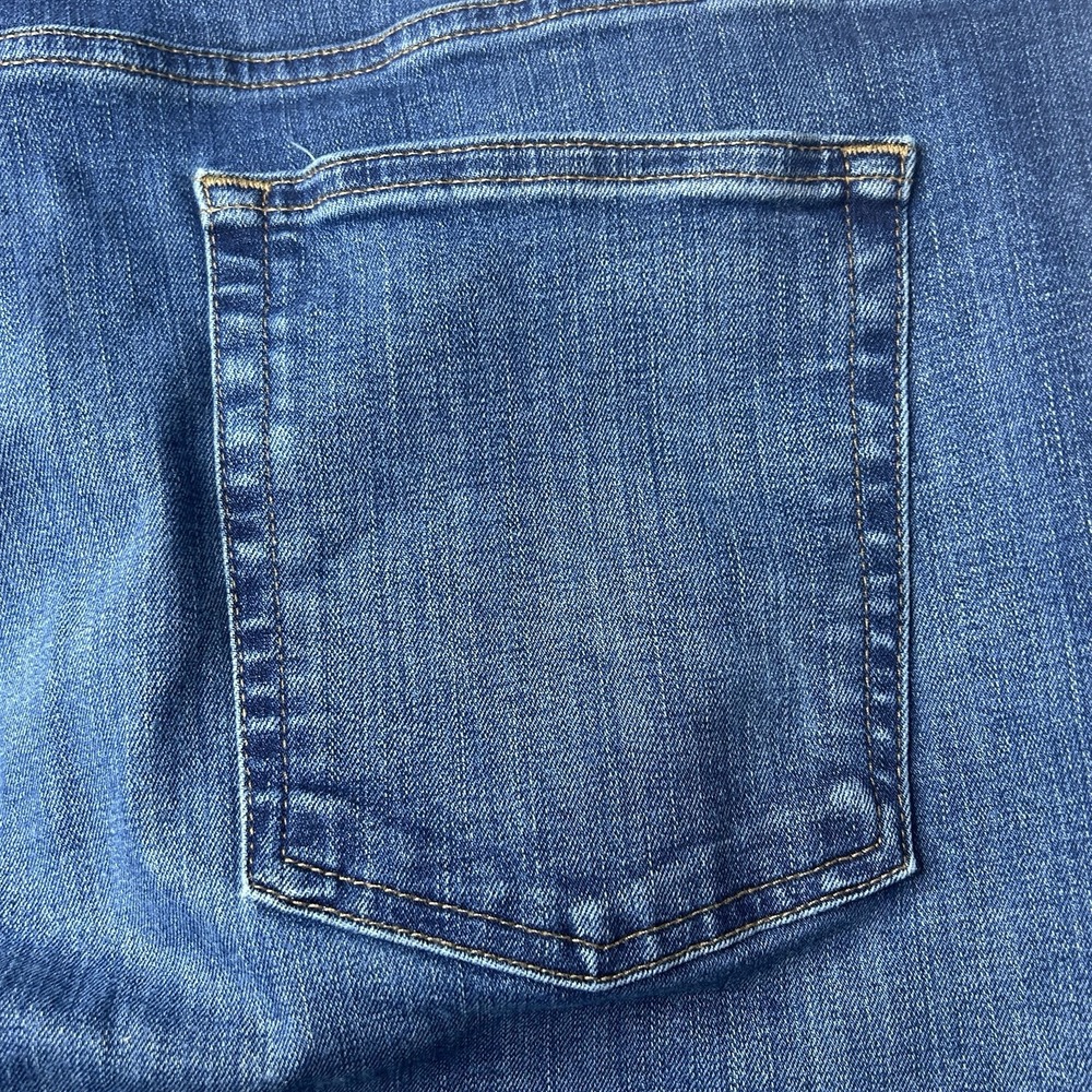 L.L. Bean BeanFlex Denim Blue Jeans Men's 42x32 (Fit 42x30) Standard Fit LL Bean - Picture 4 of 15